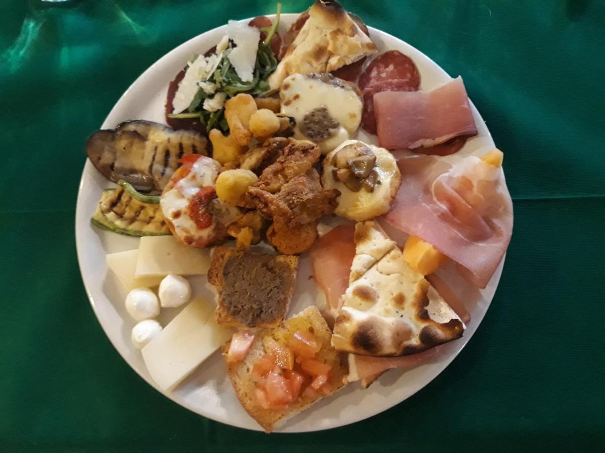 Hotel Ristorante Montenerone Apecchio エクステリア 写真
