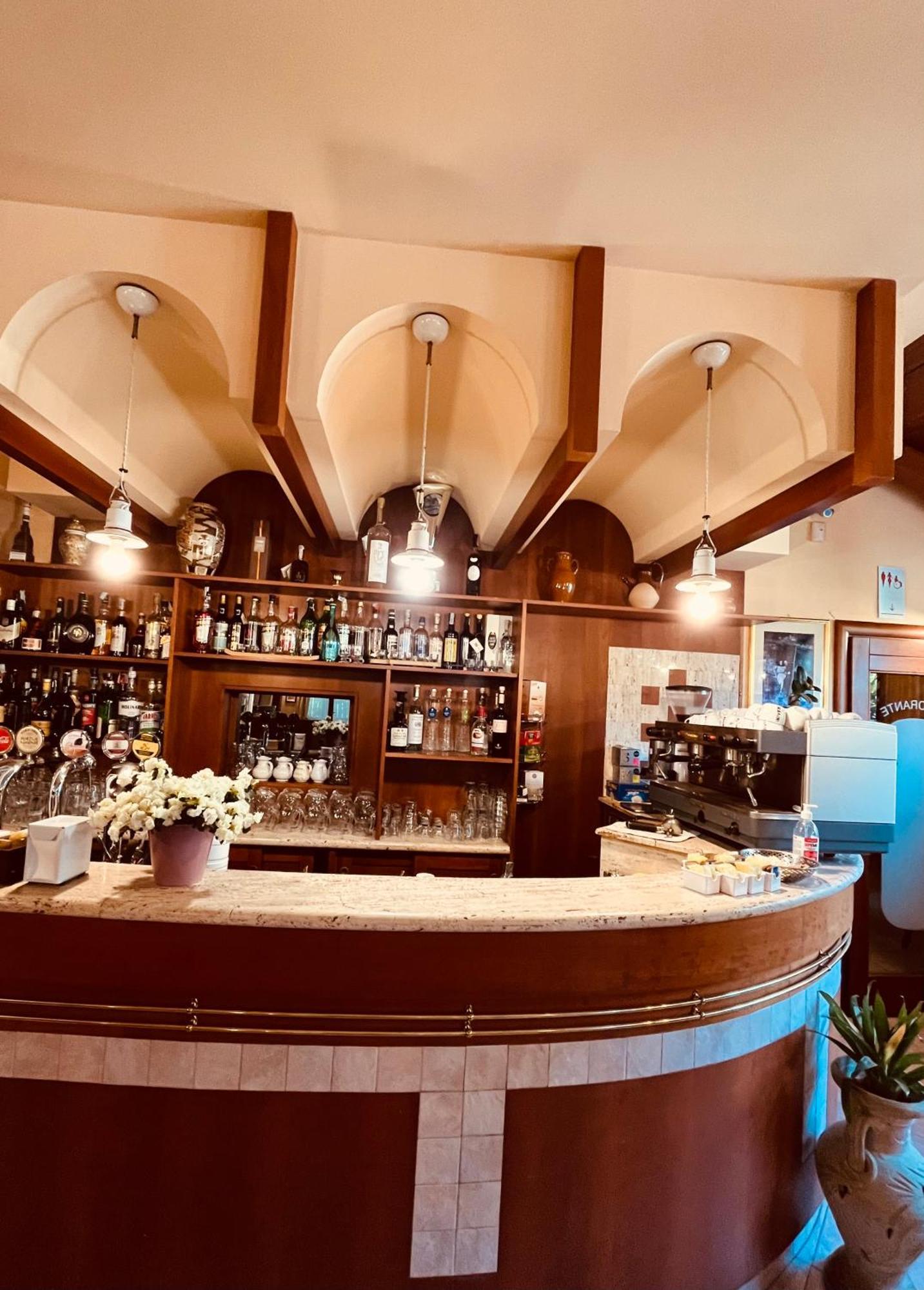 Hotel Ristorante Montenerone Apecchio エクステリア 写真