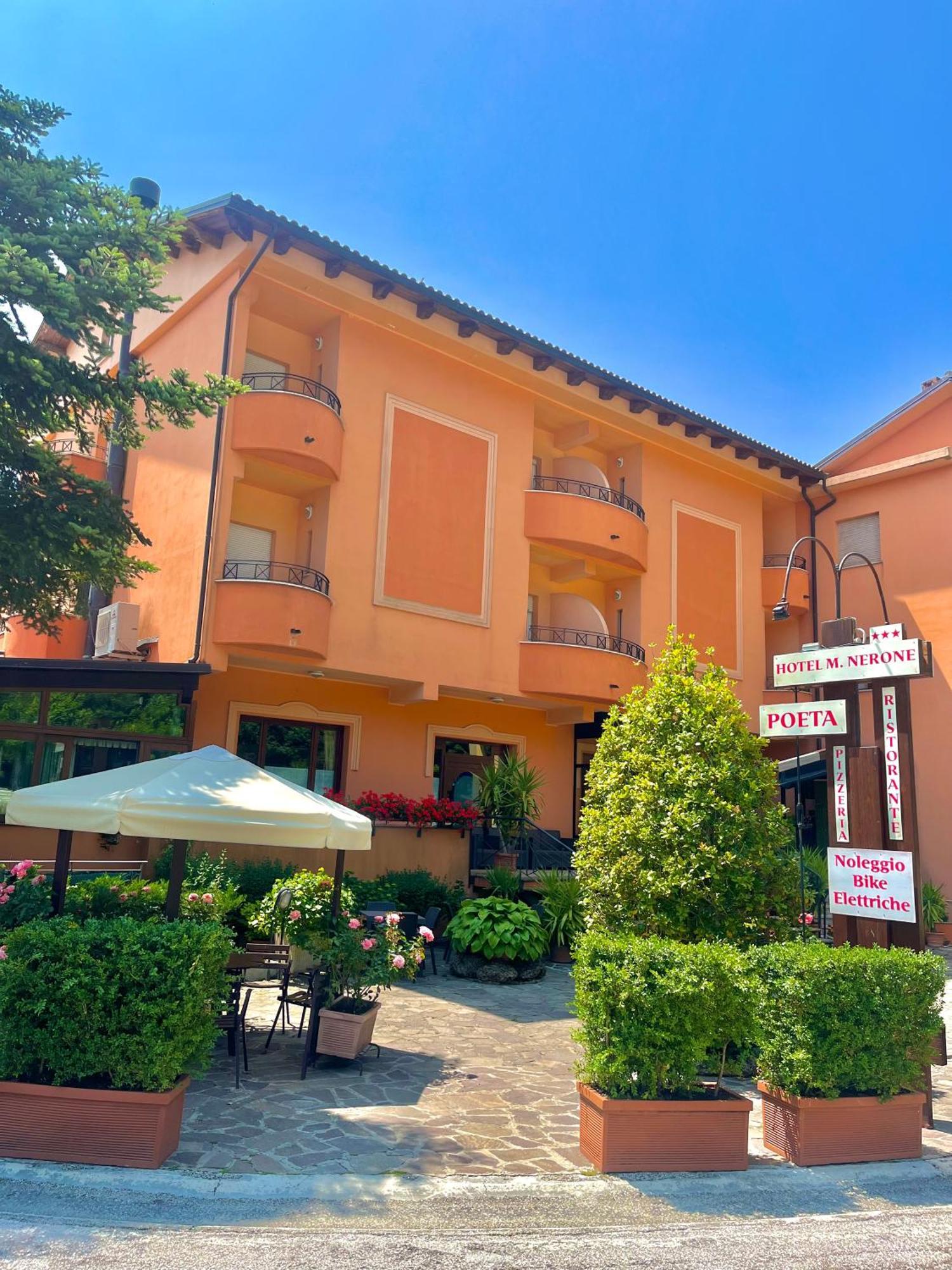 Hotel Ristorante Montenerone Apecchio エクステリア 写真