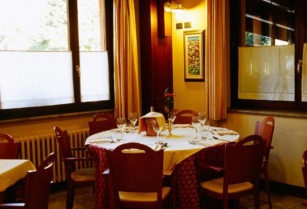 Hotel Ristorante Montenerone Apecchio エクステリア 写真