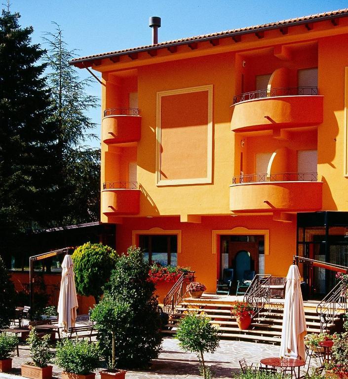 Hotel Ristorante Montenerone Apecchio エクステリア 写真