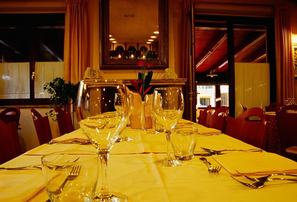 Hotel Ristorante Montenerone Apecchio エクステリア 写真
